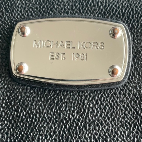 Michael Kors wallet - Picture 2 of 10